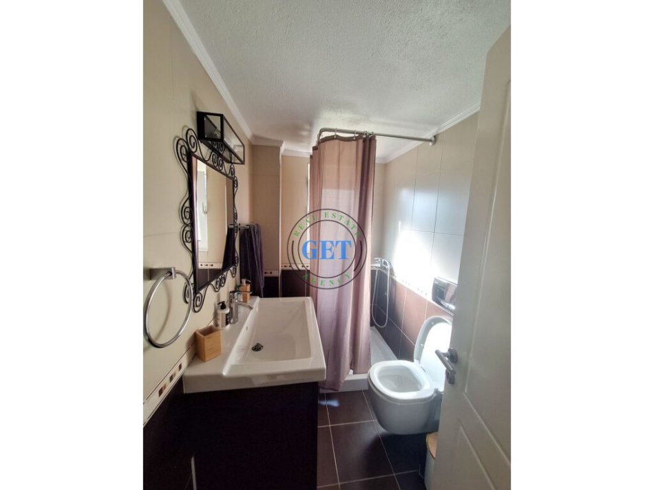 Durres, jepet me qera shtepi 2+1+Ballkon Kati 2, 135 m² 450 € (Ura E Dajlanit,Durres)