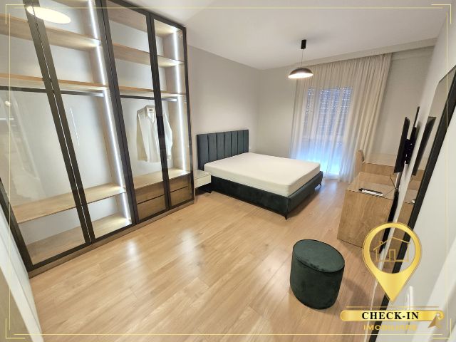 Tirane, jepet me qera apartament 2+1+Aneks+Ballkon Kati 1, 107 m² 1.000 € (Rose Garden Residence, afer Teg)