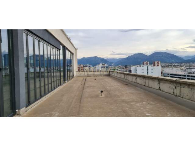 JAPIM ME QIRA BAR LOUNGE (ROOF TOP), TEK CASA ITALIA. Kati 8, 578 m² 4.600 Euro