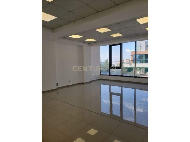 Tirane, jepet me qera ambjent biznesi Kati 2, 300 m² 2.070 Euro (CASA ITALIA)