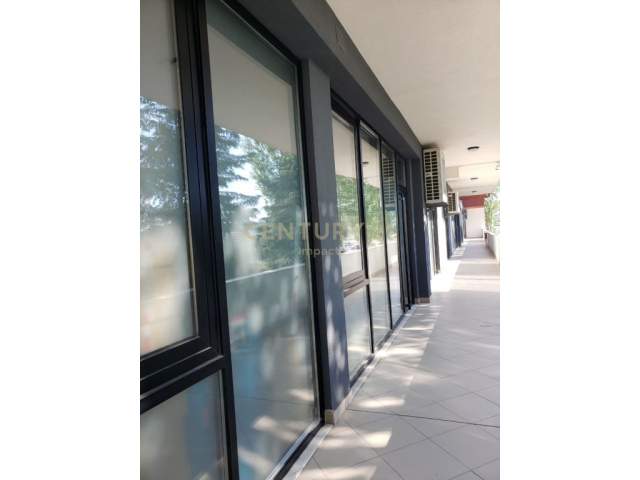 Tirane, jepet me qera ambjent biznesi Kati 2, 300 m² 2.070 Euro (CASA ITALIA)