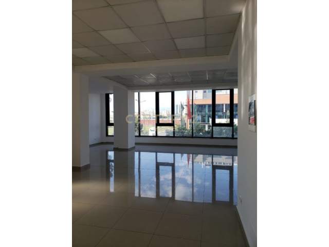 Tirane, jepet me qera ambjent biznesi Kati 2, 300 m² 2.070 Euro (CASA ITALIA)