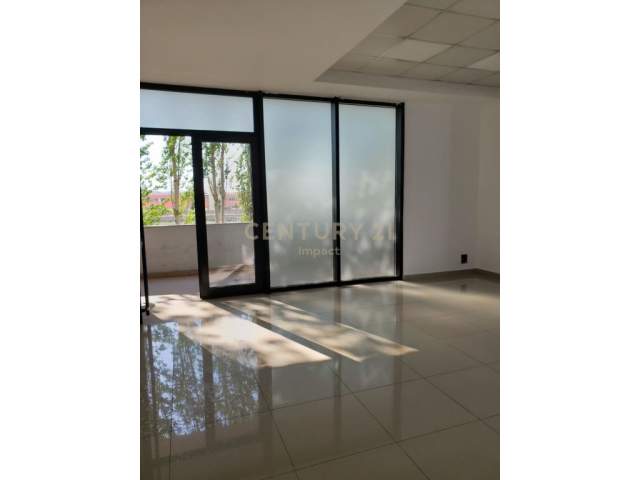 Tirane, jepet me qera ambjent biznesi Kati 2, 300 m² 2.070 Euro (CASA ITALIA)