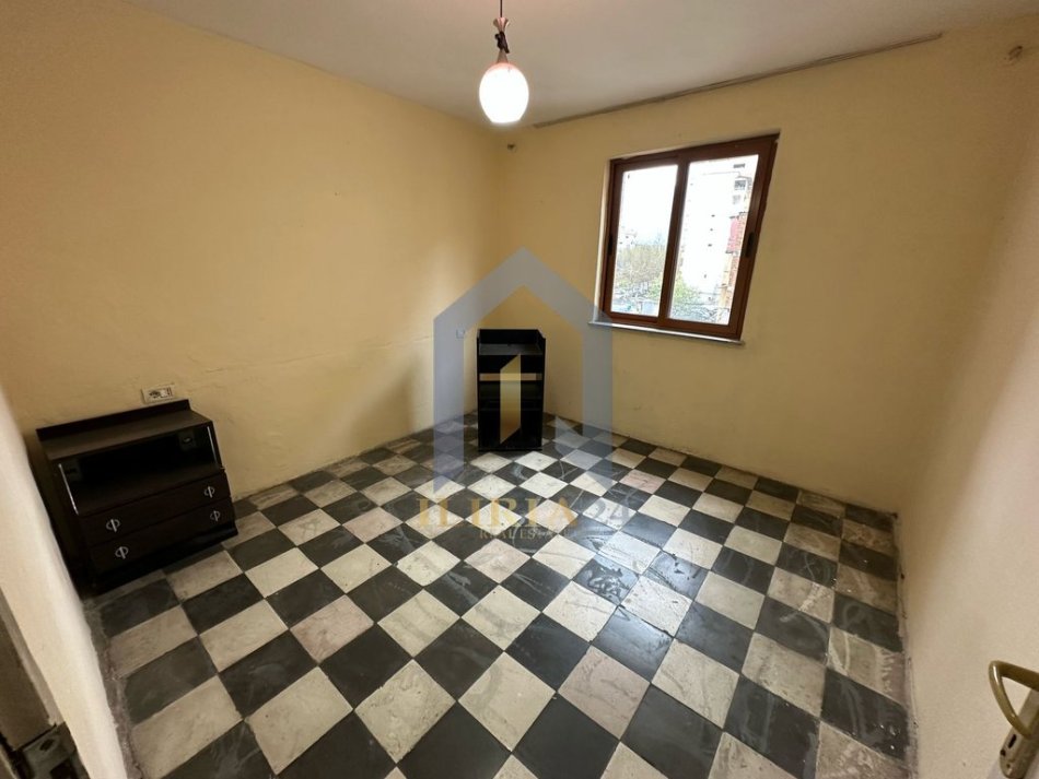Tirane, shitet apartament 2+1+Ballkon Kati 4, 75 m² 120.000 € (Bulevardi &quot;Bajram Curri&quot;)