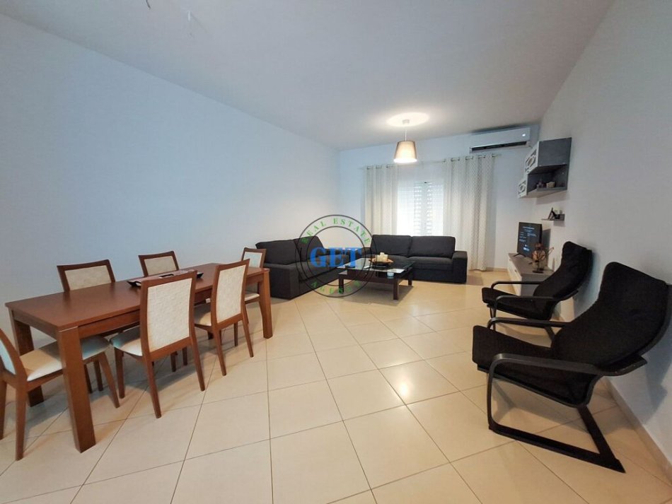 Durres, jepet me qera shtepi 2+1+Ballkon Kati 2, 135 m² 450 € (Ura E Dajlanit,Durres)