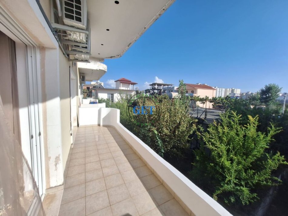 Durres, jepet me qera shtepi 2+1+Ballkon Kati 2, 135 m² 450 € (Ura E Dajlanit,Durres)