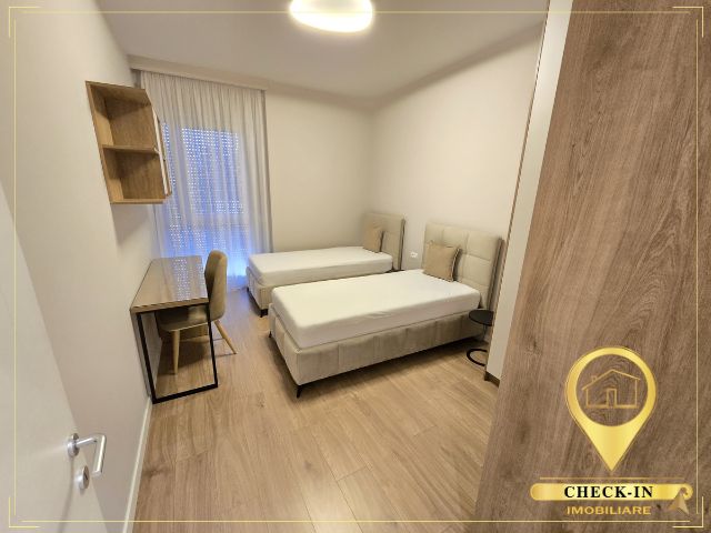 Tirane, jepet me qera apartament 2+1+Aneks+Ballkon Kati 1, 107 m² 1.000 € (Rose Garden Residence, afer Teg)