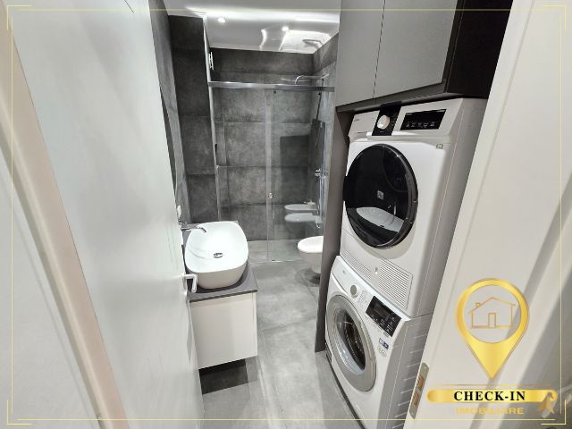 Tirane, jepet me qera apartament 2+1+Aneks+Ballkon Kati 1, 107 m² 1.000 € (Rose Garden Residence, afer Teg)