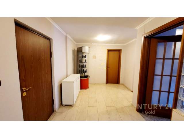 Tirane, shitet ambjent biznesi Kati 0, 160 m² 300.000 Euro (rruga e durresit)