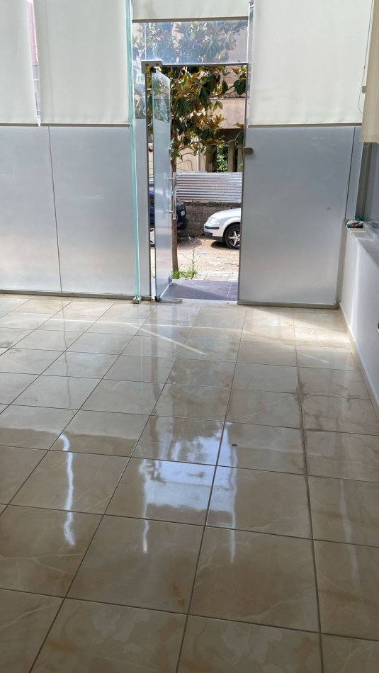 Tirane, jepet me qera ambjent biznesi Kati 1, 30 m² 300 € (Astir)