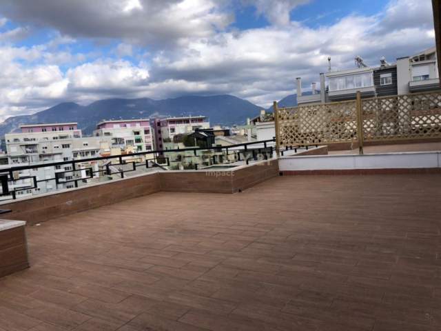 Tirane, shitet Penthouse 3+1 Kati 4, 178 m² 210.000 Euro (Kopshti Botanik)