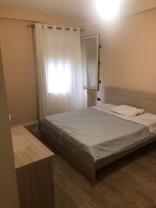 Tirane, jepet me qera apartament 2+1+BLK Kati 4, 95 m² 500 Euro (rruga Kongresi Manastirit)