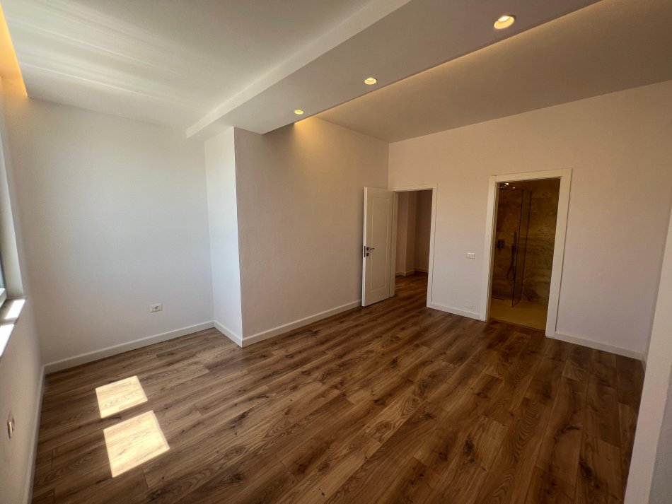 Tirane, shitet apartament 2+1 Kati 10, 100 m² 212.000 € (Rruga e kavajes)