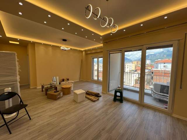 Tirane, jap me qera apartament 3+1+BLK Kati 4, 118 m² 550 Euro (Selvie)