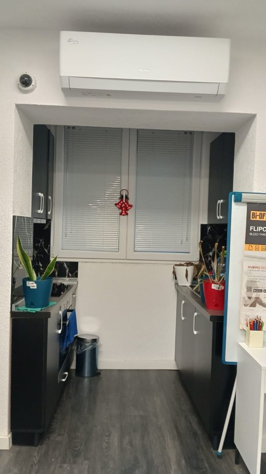 Tirane, jepet me qera zyre Kati 0, 93 m² 800 € (21 Dhjetori)