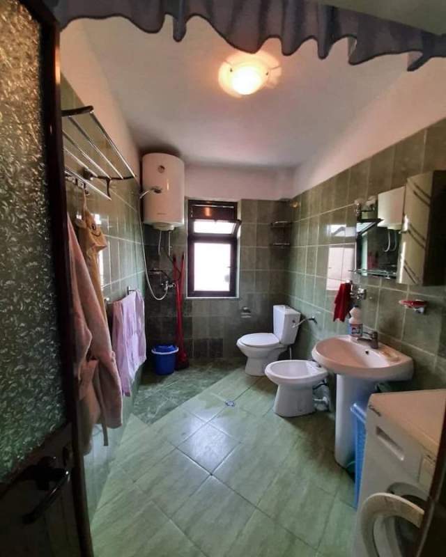 Tirane, jepet me qera apartament 1+1 Kati 4, 60 m² 400 Euro (Ali Demi)