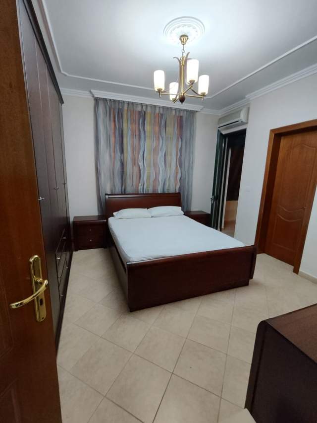 Tirane, jepet me qera apartament 3+1+A+BLK Kati 5, 160 m² 650 Euro (selite)