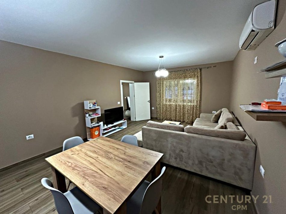 Tirane, jepet me qera apartament 3+1 Kati 2, 120 m² 650 € (Don Bosko)