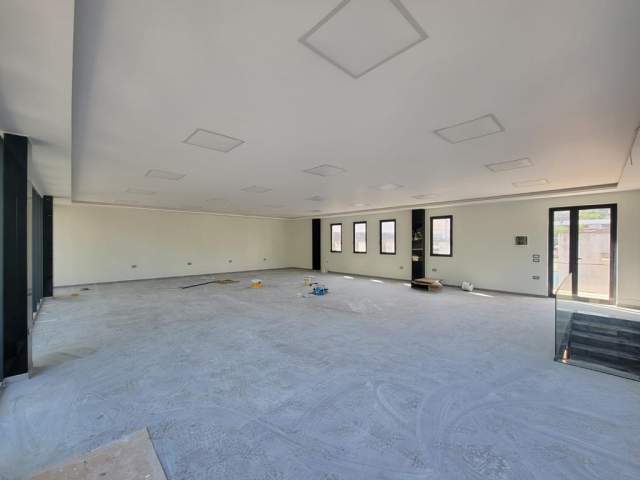 Tirane, jepet me qera ambjent biznesi Kati 0, 300 m² 2.200 Euro (Misto Mame)