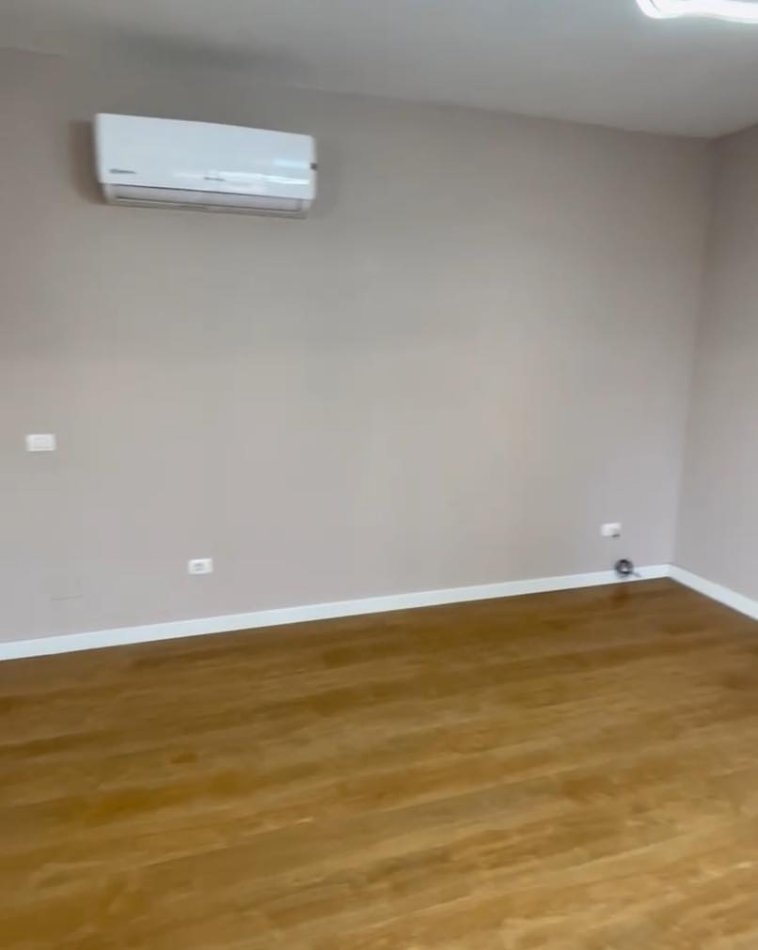 Tirane, jepet me qera apartament 3+1+Ballkon Kati 2, 150 m² 700 € (Rr. Eduart Mano, kopshti Zoologjik)