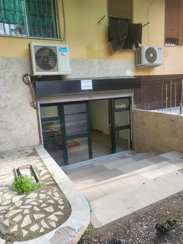 NGA PRONARI JAP :  dyqan Kati 0, 85 m² 450 € (Komuna e Parisit)