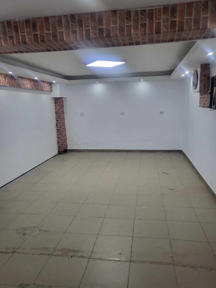 NGA PRONARI JAP :  dyqan Kati 0, 85 m² 450 € (Komuna e Parisit)
