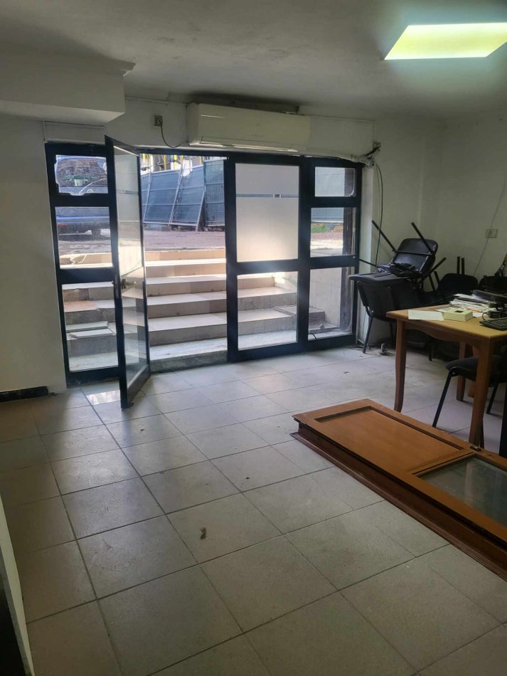 NGA PRONARI JAP :  dyqan Kati 0, 85 m² 450 € (Komuna e Parisit)