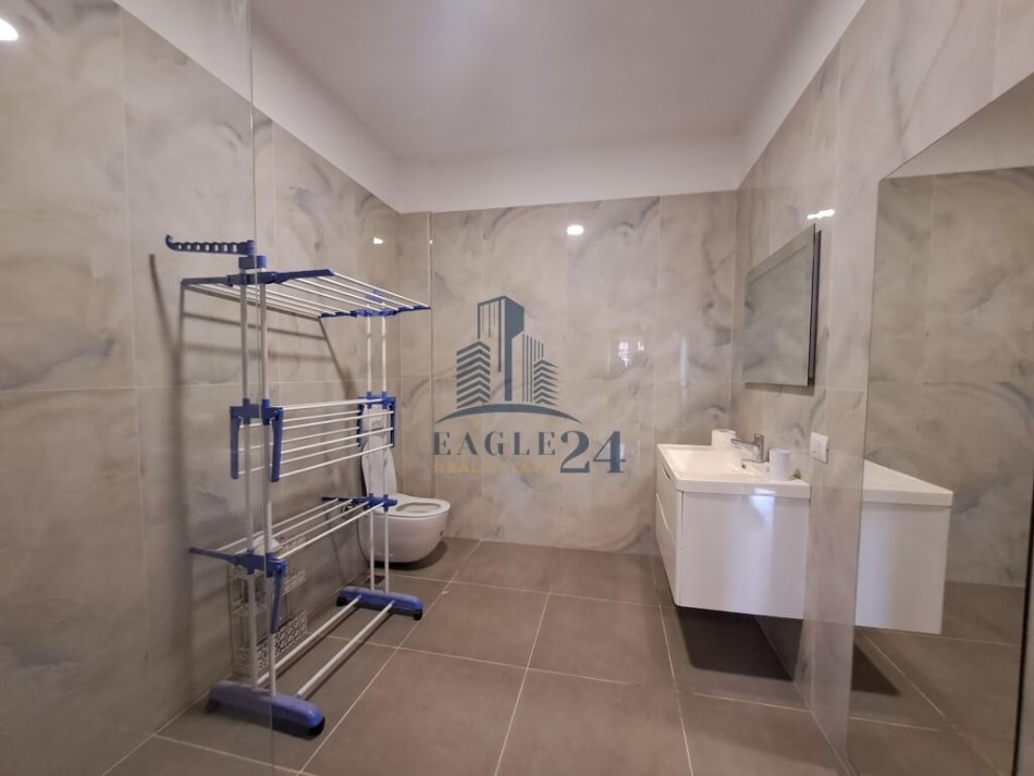 Tirane, jepet me qera apartament 3+1+Ballkon Kati 4, 173 m² 900 € (FUSHA AVIACIONIT, TURDIU)