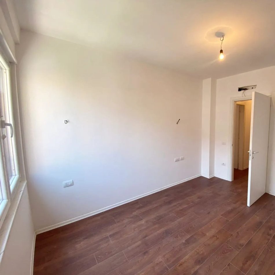 Tirane, jepet me qera ambjent biznesi Kati 2, 60 m² 500 € (Tefta tashko)