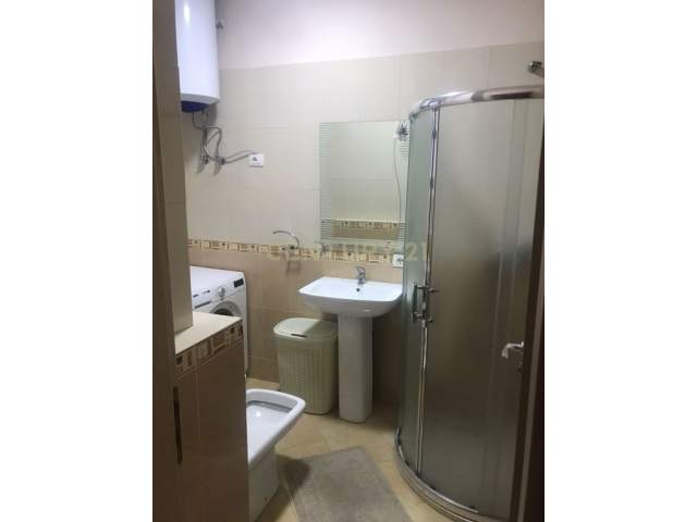 Tirane, jepet me qera apartament 2+1+2 kati 2, 93 m2 450 Euro /muaj (Rruga e elbasanit)