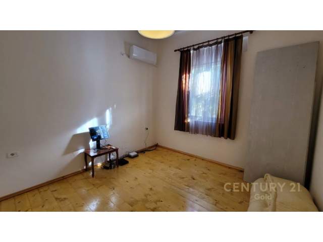 Tirane, jepet me qera Vile Kati 1, 181 m² 750 Euro (Siri Kodra)
