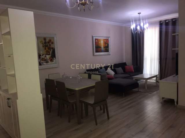 Tirane, jepet me qera apartament 2+1+2 kati 2, 93 m2 450 Euro /muaj (Rruga e elbasanit)