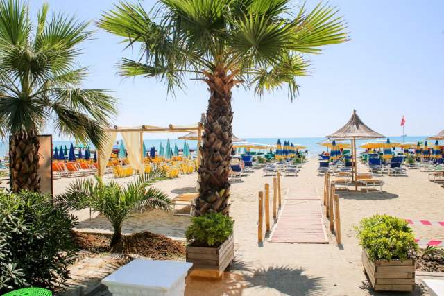 Plazh-Durres, shitet bar-resorant Kati 0, 250 m² 900.000 Euro (Rruga Pavaresia)