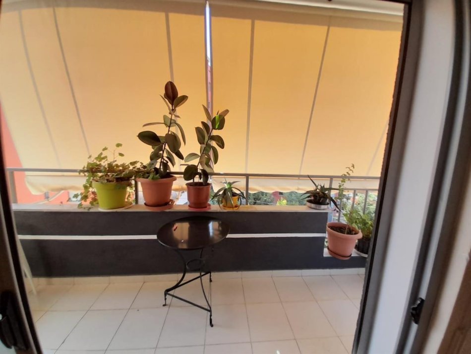 Tirane, jepet me qera apartament 2+1+Ballkon Kati 3, 117 m² 550 € (Fresk prane Restorant Fresku.)
