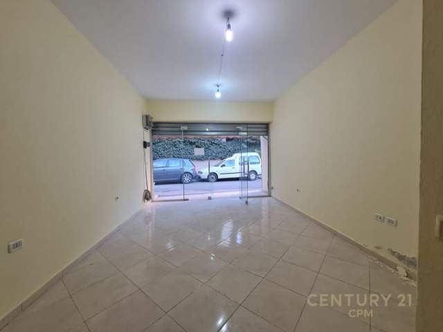 Tirane, jepet me qera dyqan Kati 0, 35 m² 190 Euro (pazari i ri)