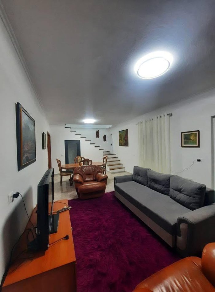 Tirane, jepet me qera apartament duplex 3+1 Kati 1, 160 m² 1.100 € (selvia)