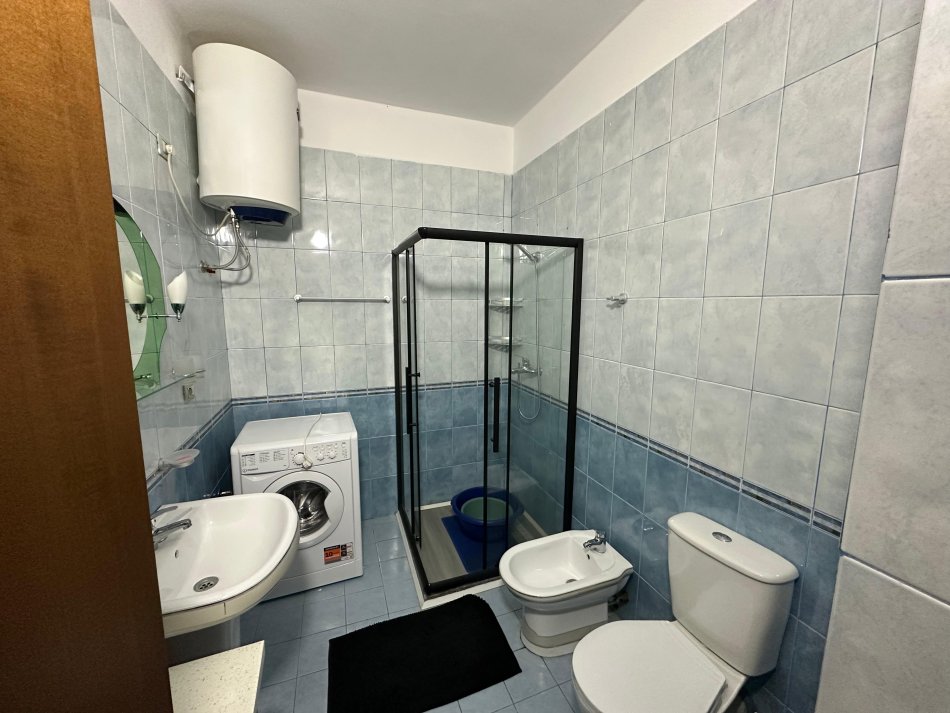 Tirane, jepet me qera apartament 1+1 Kati 3, 70 m² 550 € (rruga e elbasanit)
