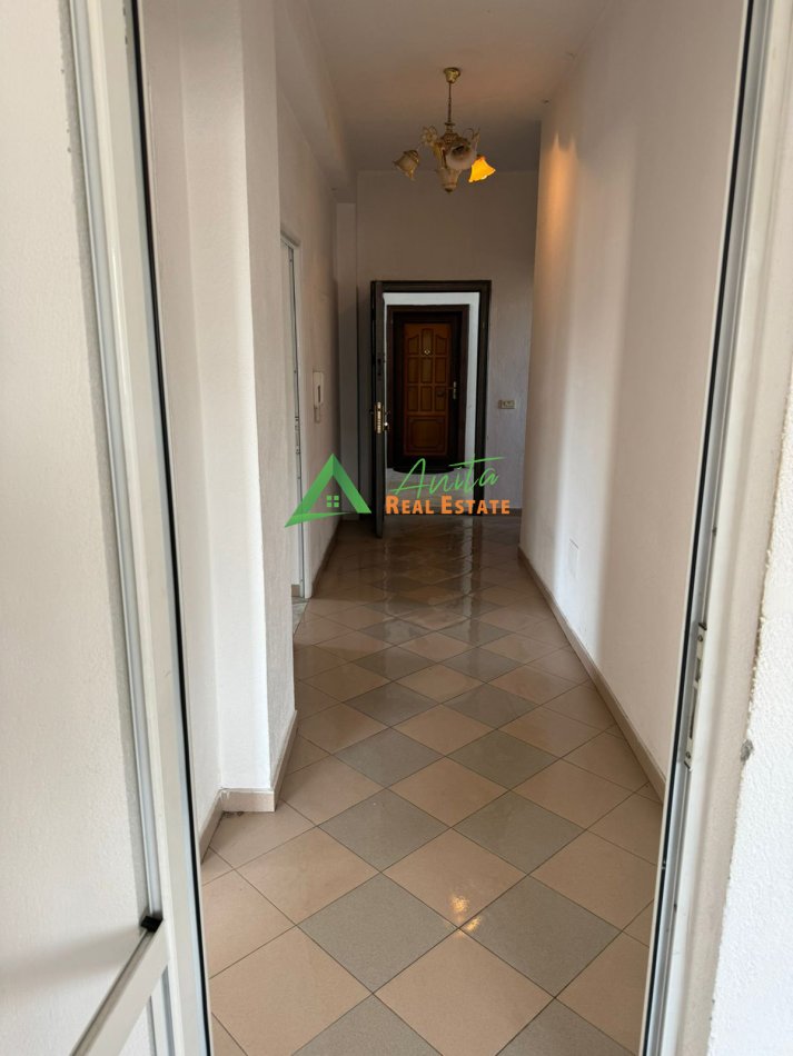 Tirane, shitet apartament 2+1+Ballkon Kati 5, 115 m² 115.000 € (Laprak)