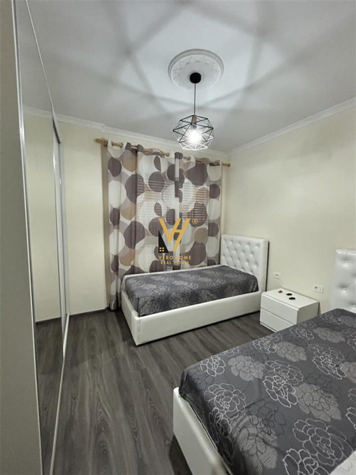 Tirane, jepet me qera apartament 2+1+Ballkon Kati 2, 90 m² 450 € (FRESKU)