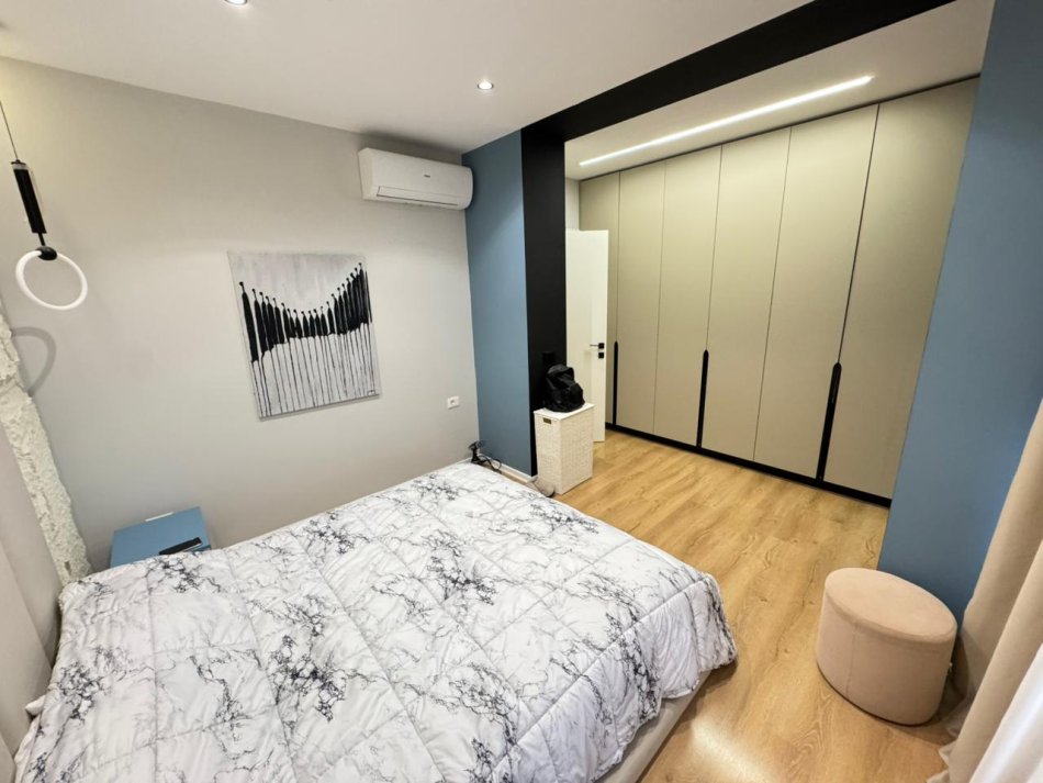 Tirane, shitet apartament 1+1 Kati 3, 64 m² 160.000 € (rruga e dibres)