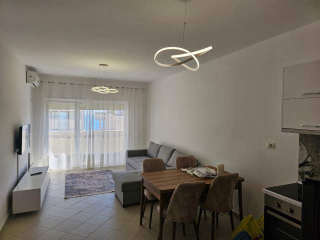 Durres, jepet me qera apartament 1+1+BLK Kati 4, 350 Euro (Pavarsia)