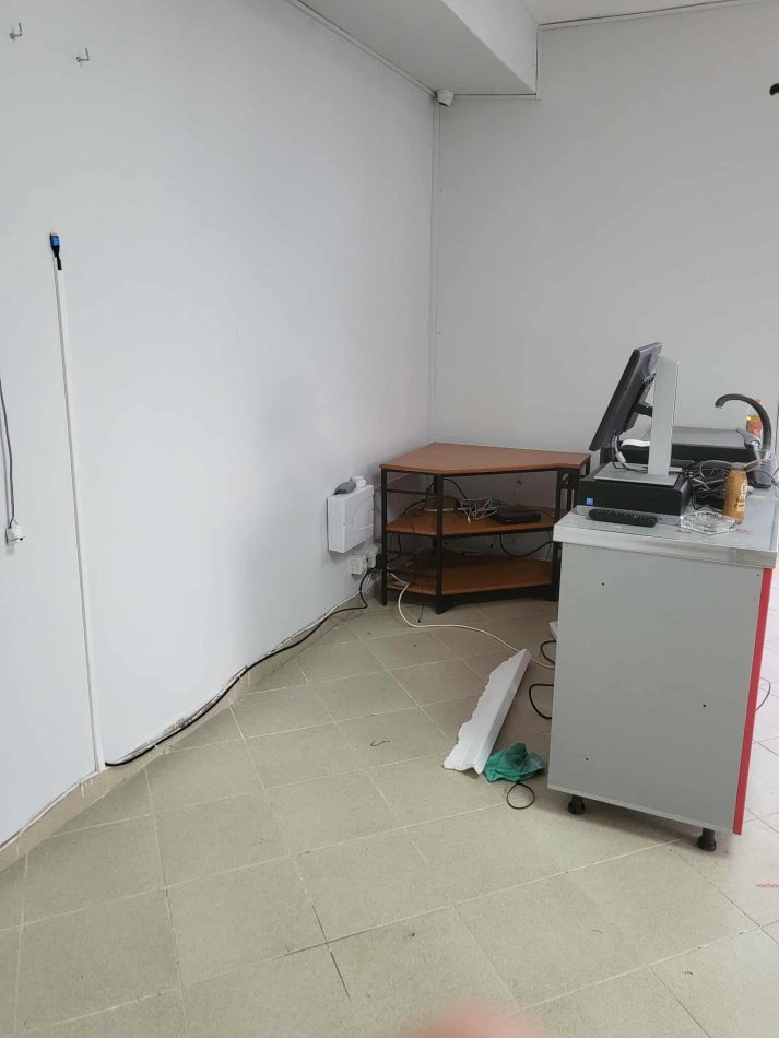 Tirane, jepet me qera dyqan Kati 0, 38 m² 200 € (Fresku)