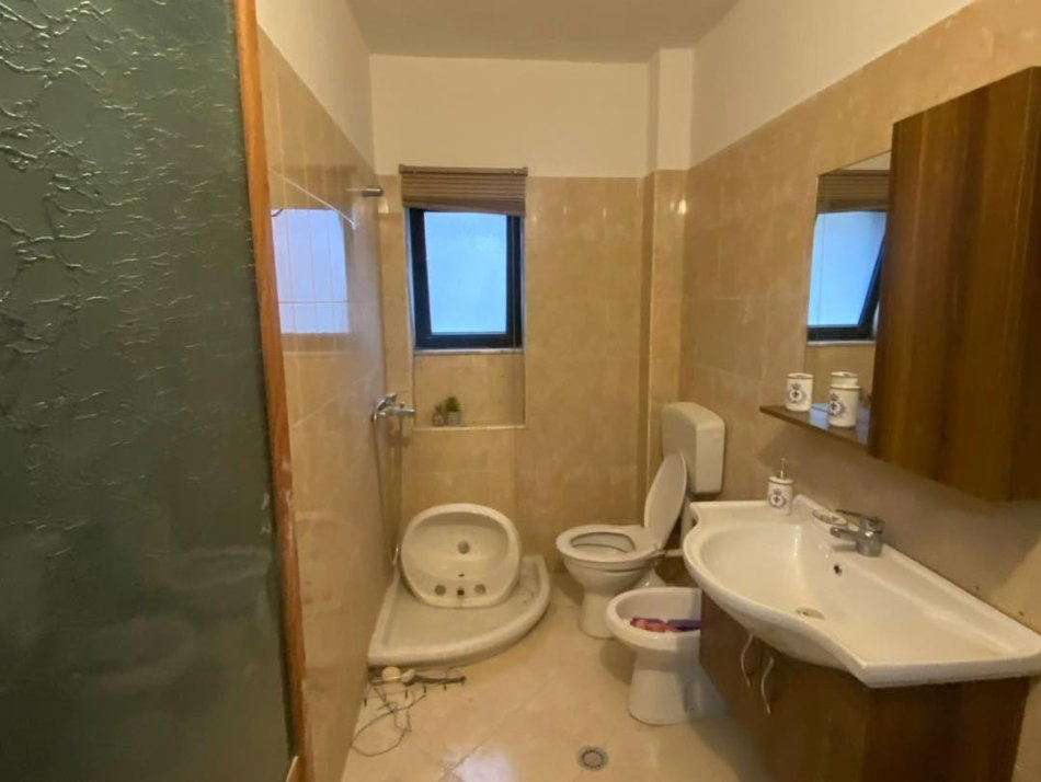 Tirane, shes apartament 1+1+Ballkon Kati 4, 57 m² 110.000 € (Brryli,te bar Votra)