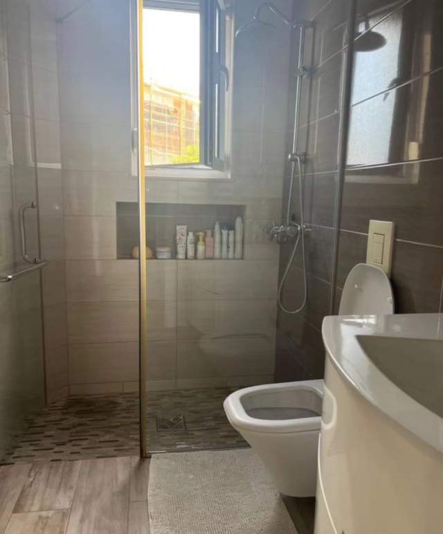 Tirane, jepet me qera apartament 2+1 Kati 4, 90 m² 700 Euro (prane shkolles Emin Duraku)