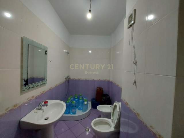 Tirane, shes apartament 3+1+BLK Kati 5, 139 m² 109.000 Euro (Fresku)