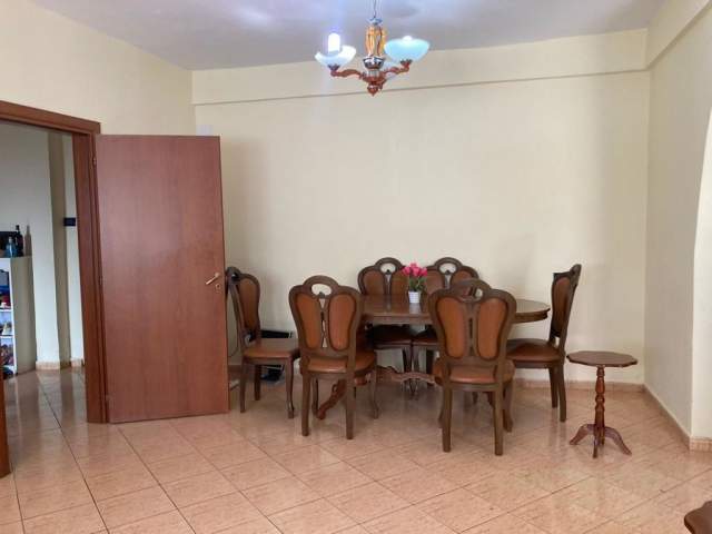 Tirane, shitet apartament 2+1 prane policise Bashkiake Kati 0, 117 m²  (Rruga e Kavajes)