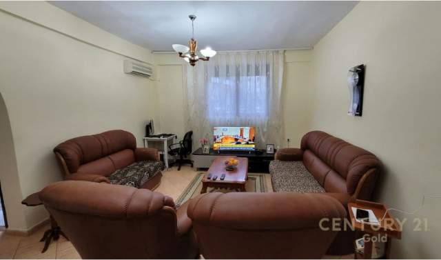 Tirane, shitet apartament 2+1 prane policise Bashkiake Kati 0, 117 m²  (Rruga e Kavajes)