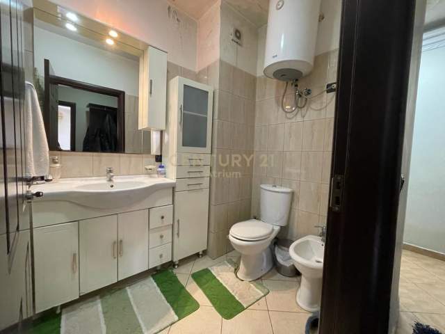 Tirane, shitet apartament 3+1 Kati 4, 82.000 Euro (Kompleksi Lugano, Fresku.)