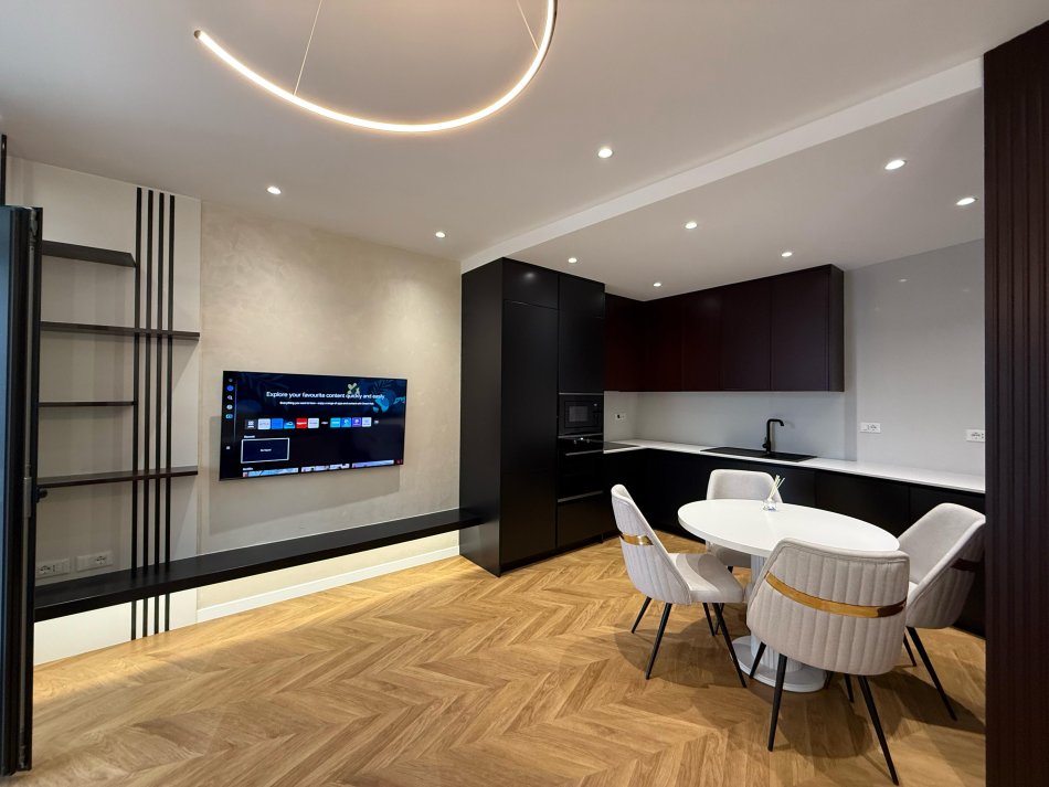 Tirane, jepet me qera apartament 1+1+Ballkon Kati 5, 72 m² 1.500 € (Liqeni Tiranes)