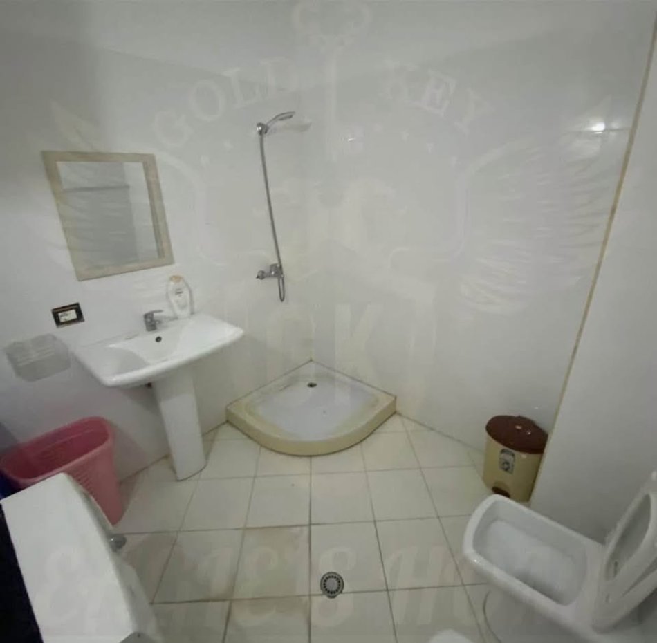 Durres, jepet me qera apartament 1+1+Ballkon Kati 7, 90 m² 299 € (Tek Vodafoni,Stacioni Trenit Durres)